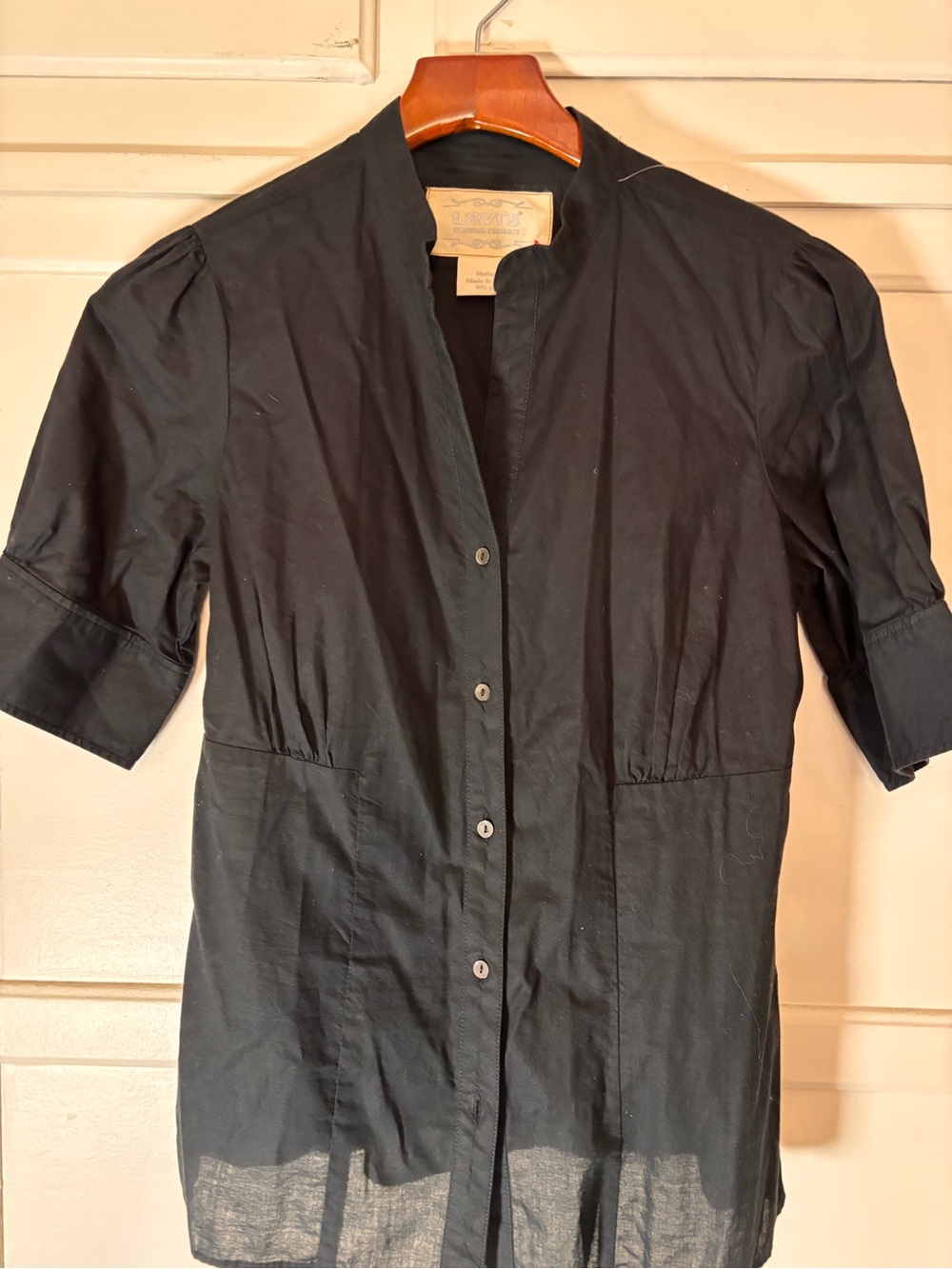Levi’s Classic Black Button-Front Short Sleeve Blouse - Picture 1 of 9
